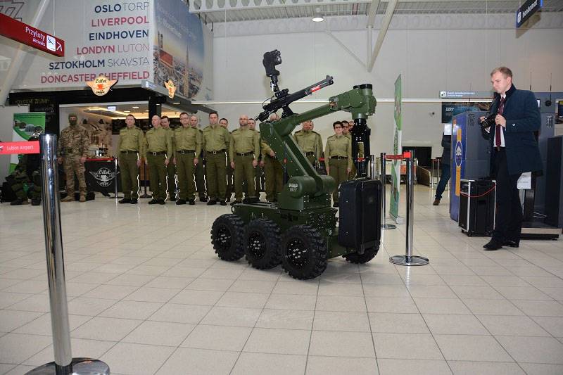 Robot antyterrorysta IBIS na Lotnisku w Świdniku