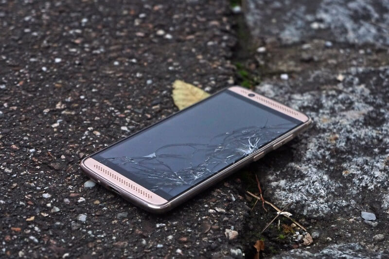 uszkodzony telefon rozbity ekran