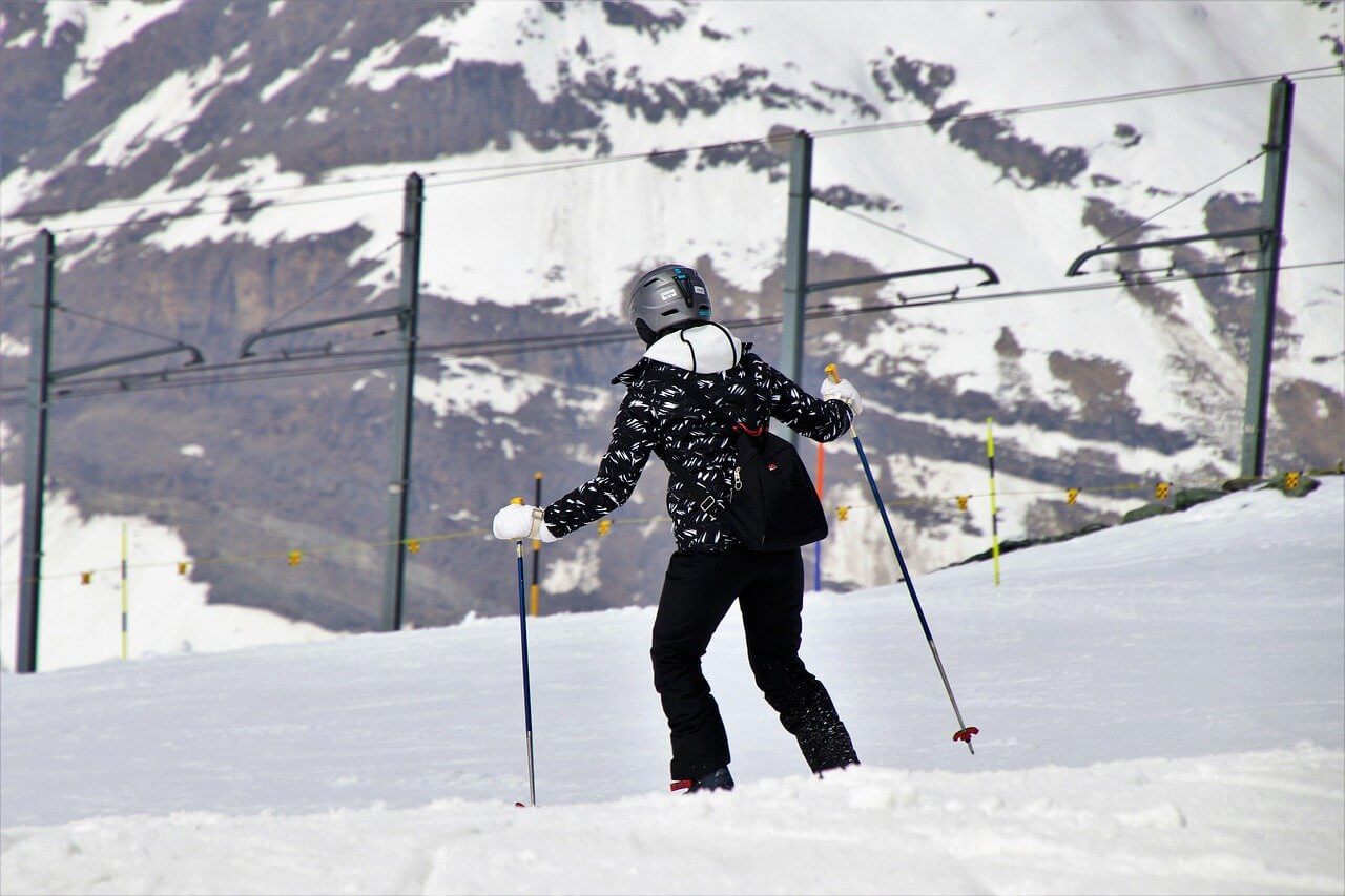 stok góry narty śnieg narciarz
