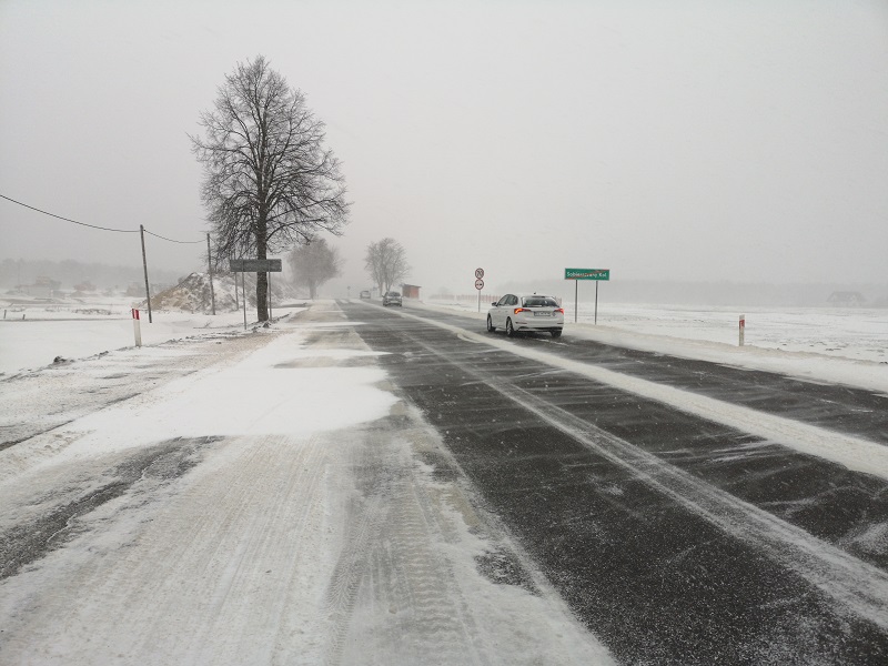 opady śniegu zima droga krajowa