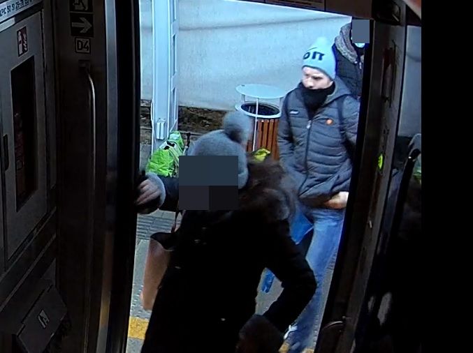 Policja publikuje wizerunek złodzieja, który ukradł portfel w pociągu