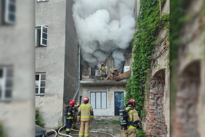 Pożar mieszkania w kamienicy przy ul. Królewskiej w Lublinie