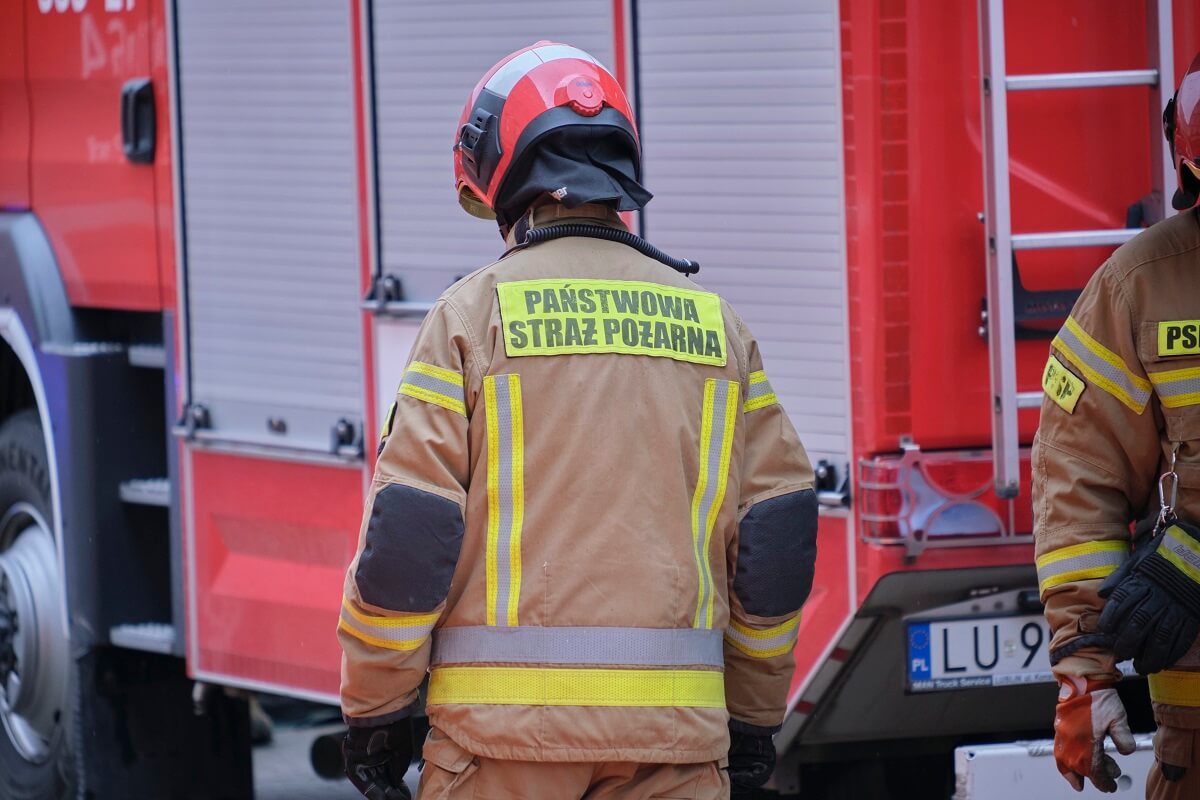 Przypalona potrawa przyczyną nocnego pożaru mieszkania w centrum Lublina. Strażacy na miejscu byli po minucie