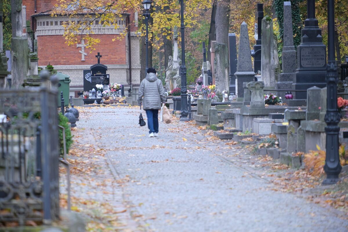 cmentarz wszystkich świętych 1 listopada