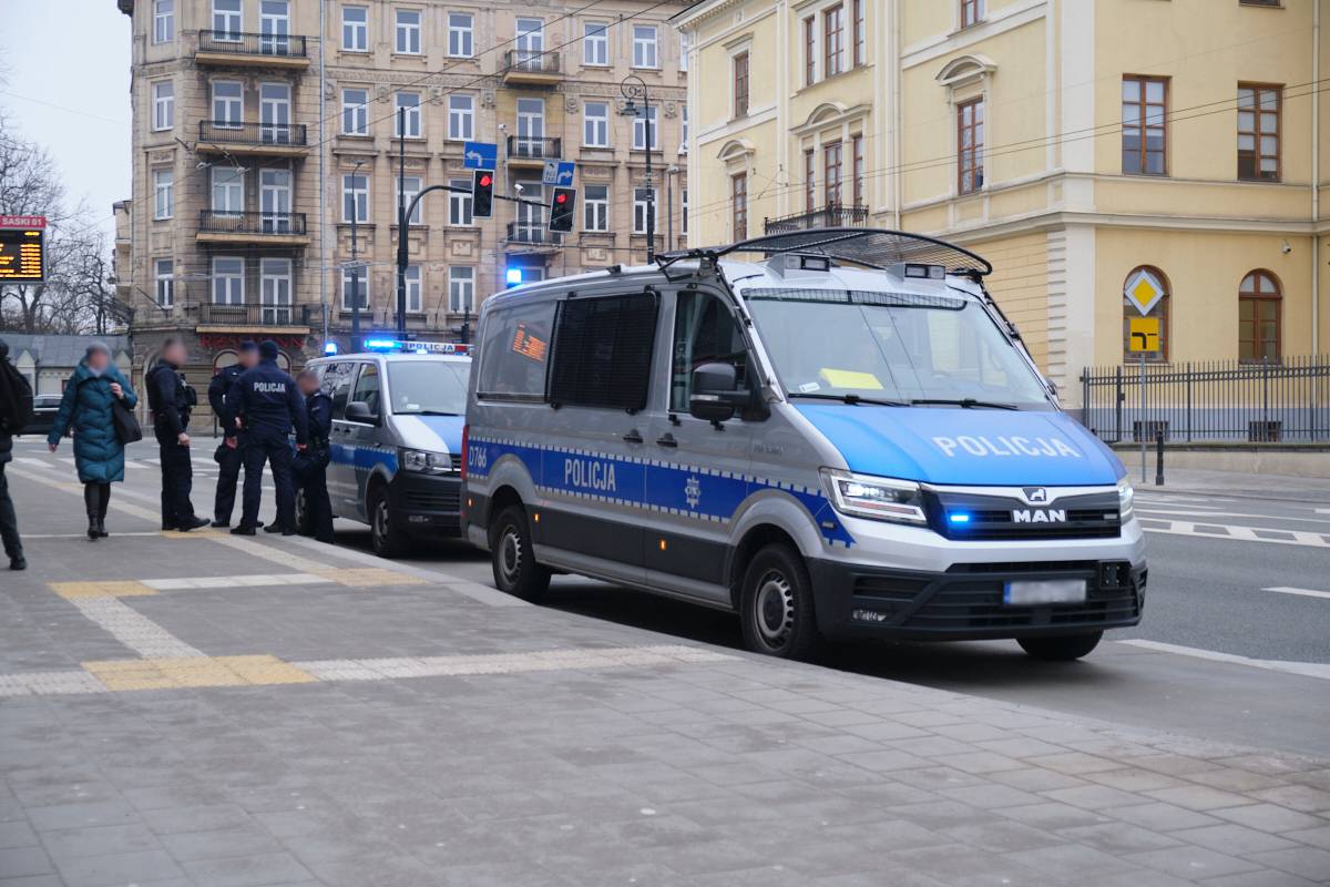 Policjanci interweniujący do próby kradzieży w Biedronce przy ul. Lipowej