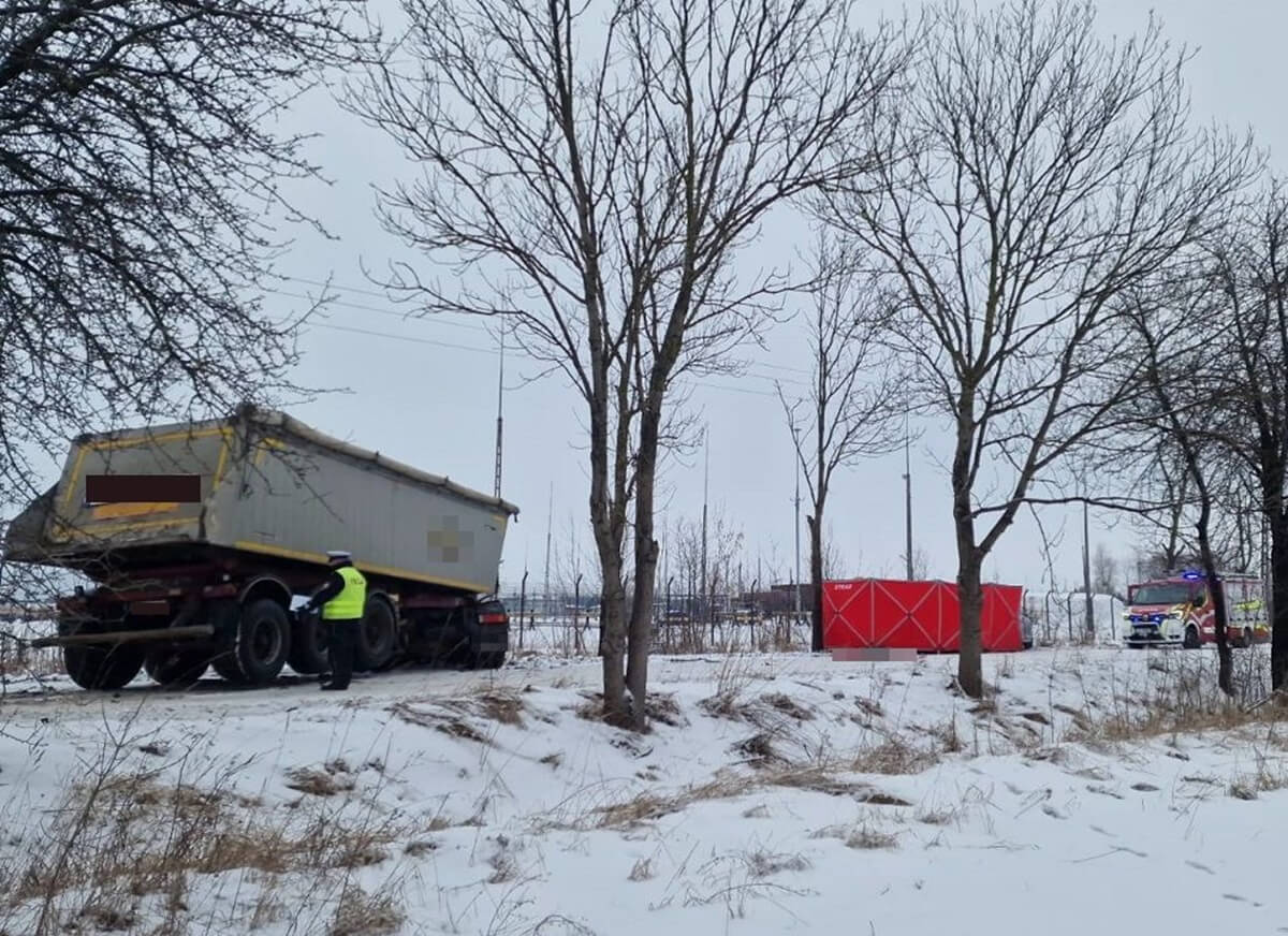 Zderzenie hondy z ciężarówką w miejscowości Małaszewicze Małe