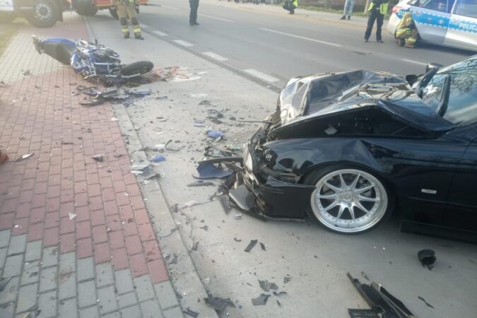Wypadek pod Kraśnikiem w Stróży. BMW zderzyło się z motocyklem