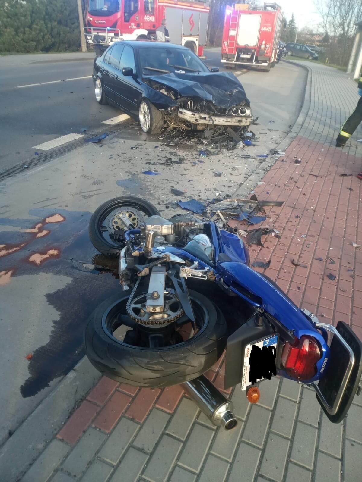 Wypadek pod Kraśnikiem w Stróży. BMW zderzyło się z motocyklem