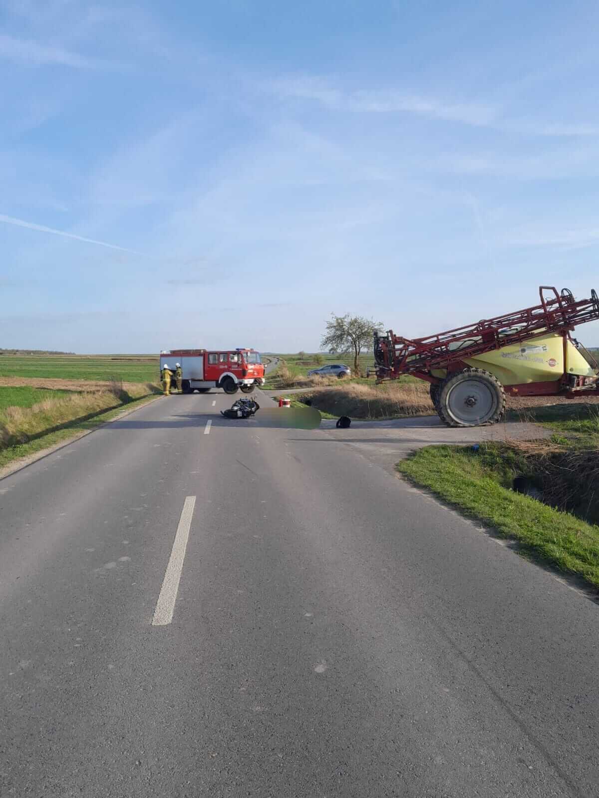 Motocyklista zderzył się z ciągnikiem rolniczym w Mętowie