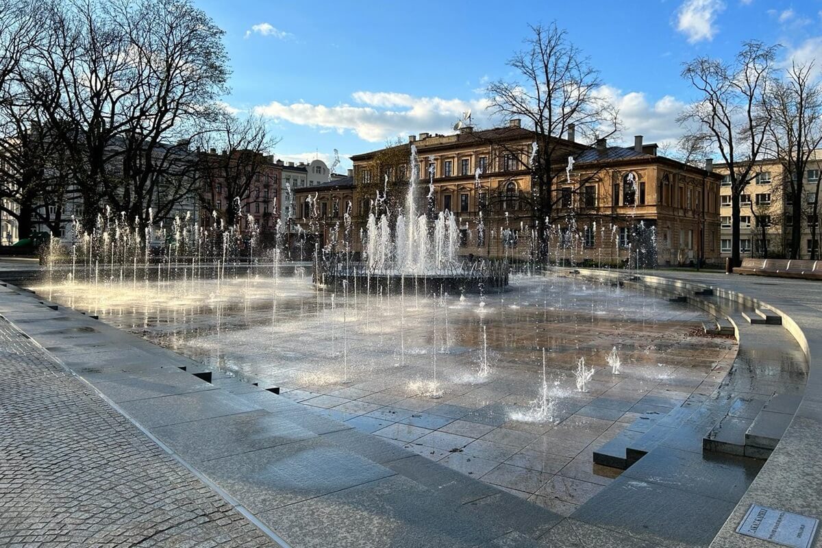 Pierwsze uruchomienie fontanny na Placu Litewskim