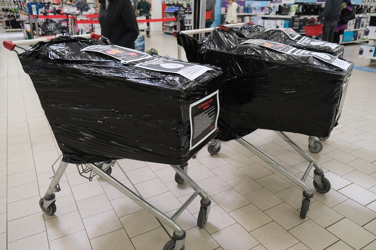 „Tajemniczy wózek” w Auchan