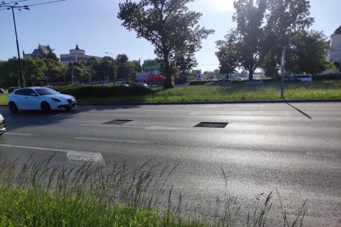 Drogowcy wycięli dziury w asfalcie na ul. Lwowskiej