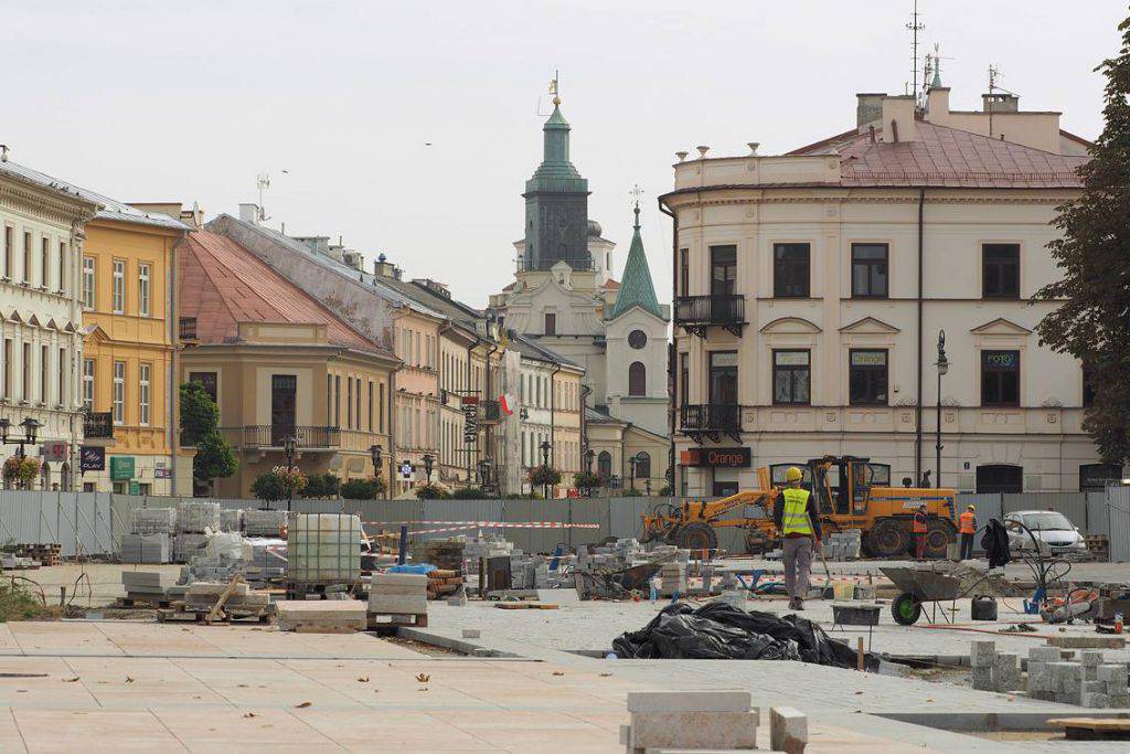 Półmetek prac na placu Litewskim. Widać już większą część nawierzchni przy poczcie - Spotted Lublin - najnowsze wiadomości z Lublina