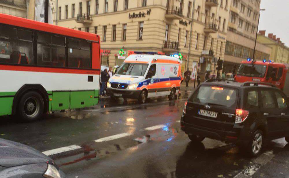 Krakowskie Przedmieście: Kolizja autobusu z samochodem - Spotted Lublin - najnowsze wiadomości z Lublina