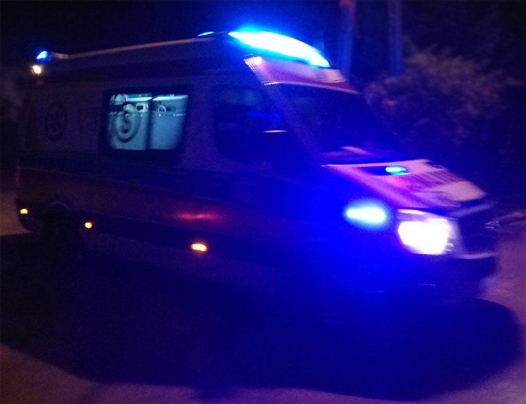 Potrącenie niewidomego na pasach. Jadąca Volkswagenem kobieta nie ustąpiła mu pierwszeństwa 1 karetka ambulans 999