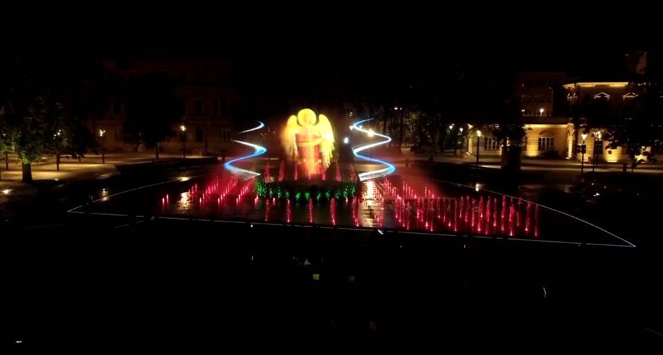 Anioły lubelskie - pokaz na fontannie multimedialnej na Placu Litewskim