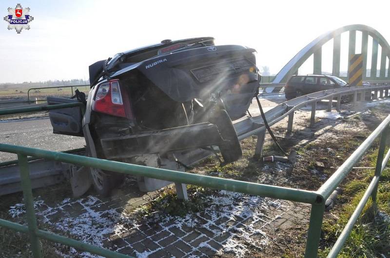 Tragiczny wypadek na moście w Hrubieszowie. Nie żyje 46-latka (zdjęcia)