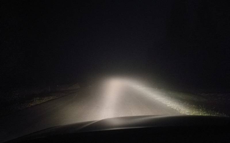 Trudne warunki na drogach spowodowane gęstą mgłą