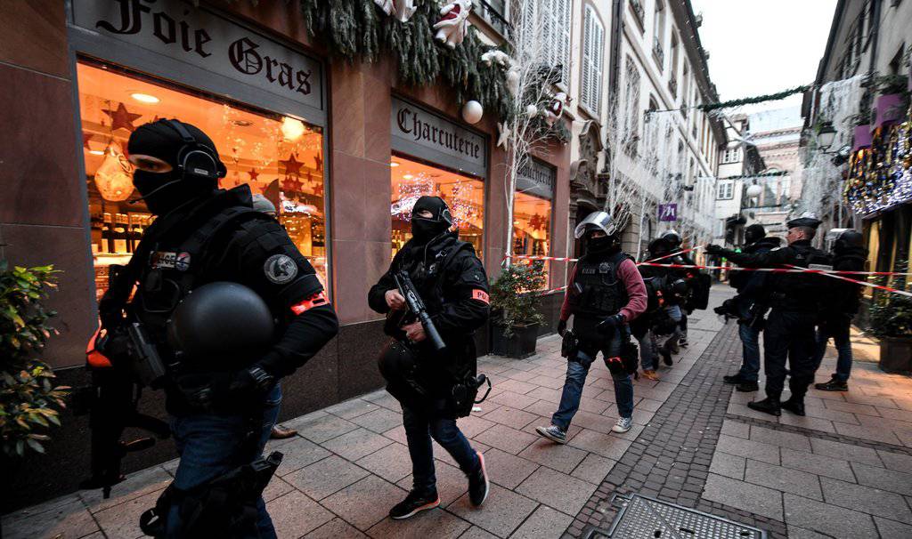 Zamach w Strasburgu. We Francji obowiązuje trzeci stopień zagrożenia terrorystycznego