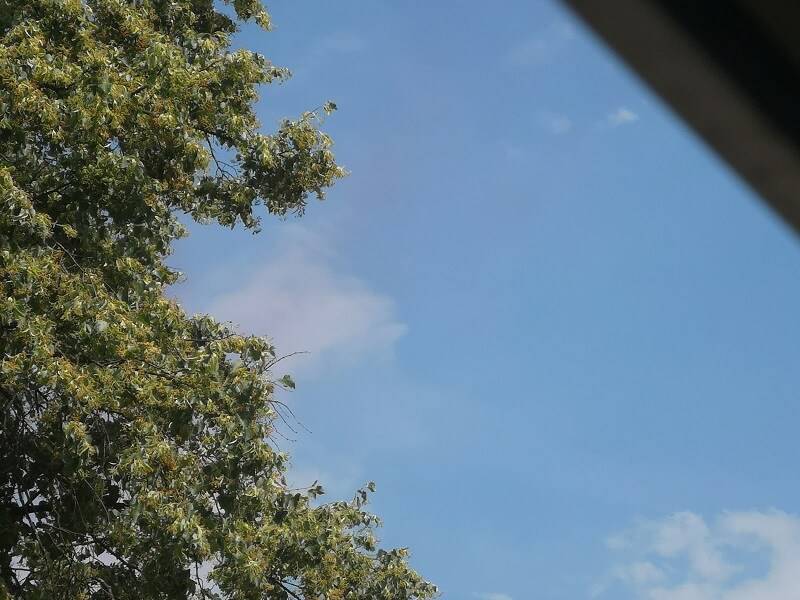 samoloty nad lublinem czerwony dym na niebie