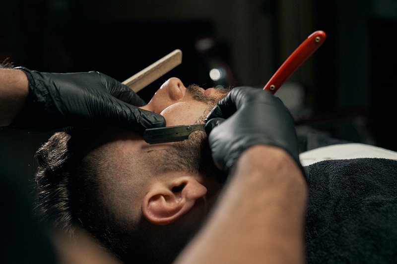 fryzjer barber brzytwa golenie strzyżenie
