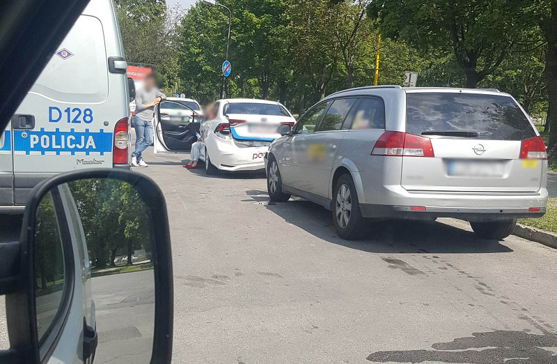 Lublin: Zatrzymała się przepuścić pieszych. Wjechał w nią kierowca taksówki
