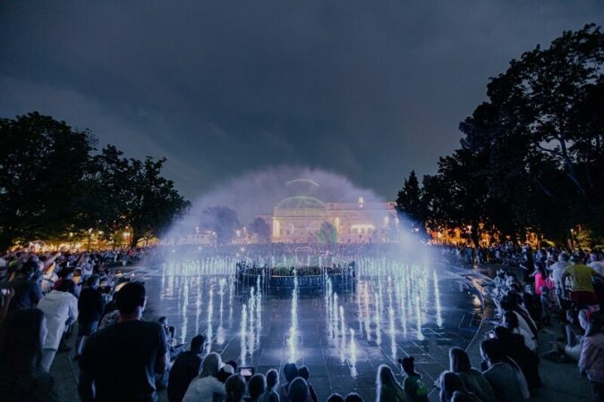 Pokaz światło - woda - dźwięk na fontannie multimedialnej na placu Litewskim | fot. UM Lublin