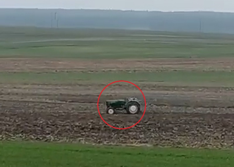 WIDEO: Ciągnik uciekł pijanemu rolnikowi i sam jeździł w kółko po polu