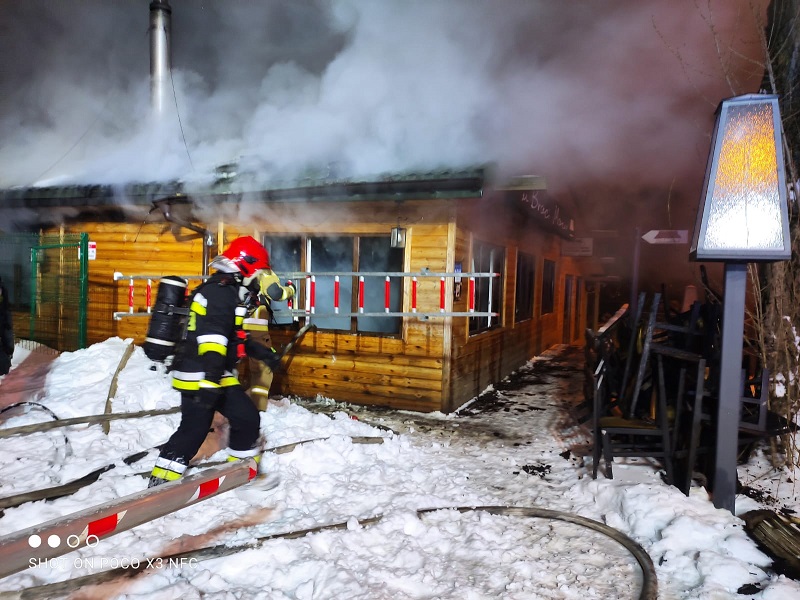 Pożar restauracji Karczma pod strzechą "U Braci Mazur" przy ul. Zana w Lublinie | fot. KM PSP w Lublinie