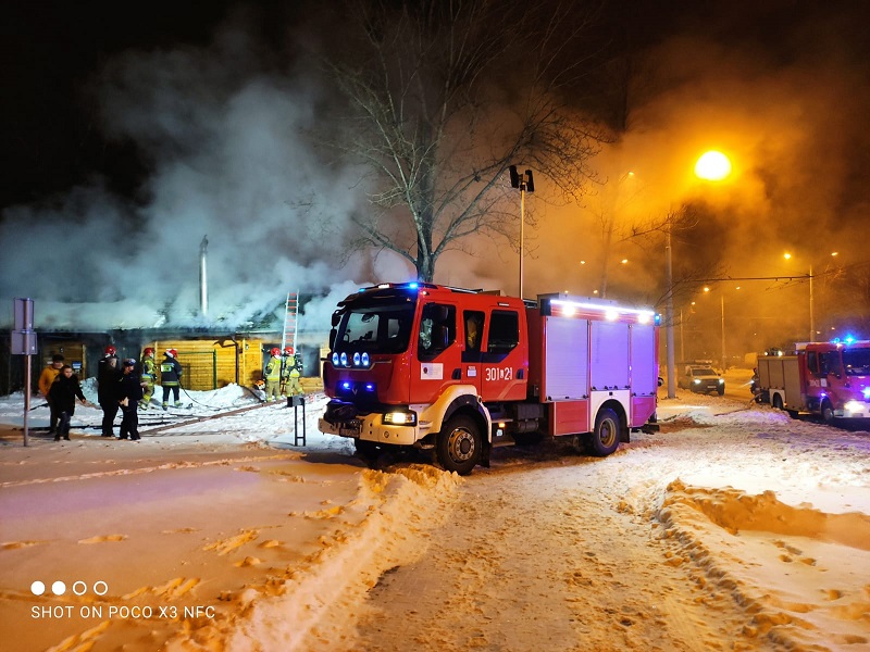 Pożar restauracji Karczma pod strzechą "U Braci Mazur" przy ul. Zana w Lublinie | fot. KM PSP w Lublinie