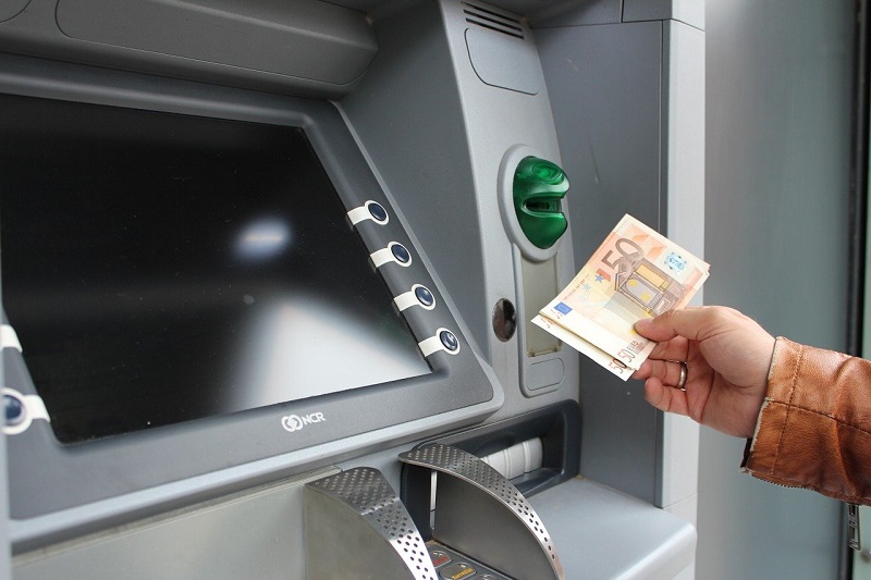 bankomat euro wypłata pieniądze