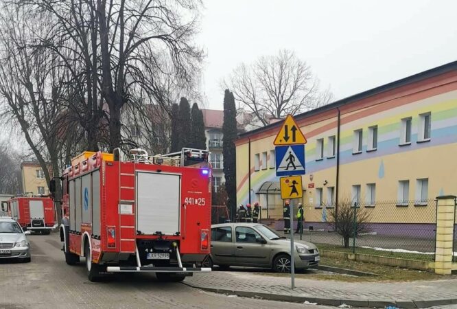 Alarm bombowy w Przedszkolu Miejskim nr 2 w Kraśniku | fot. Wojciech Wilk