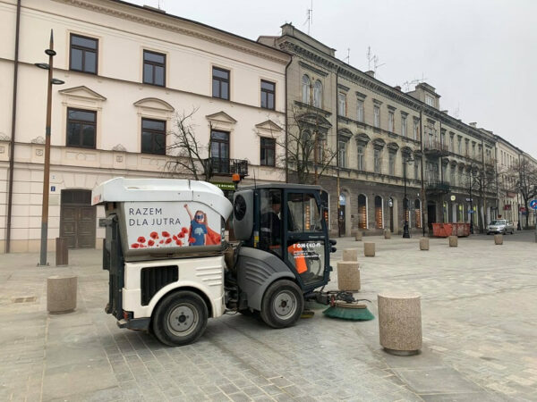 Pozimowe sprzątanie ulic Lublina | Miasto Lublin