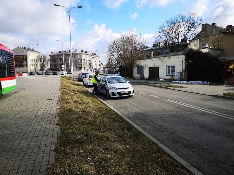 Kierowcy nagminnie łamią zakaz i wjeżdżają na ul. Młyńską | fot. Dominik Wąsik
