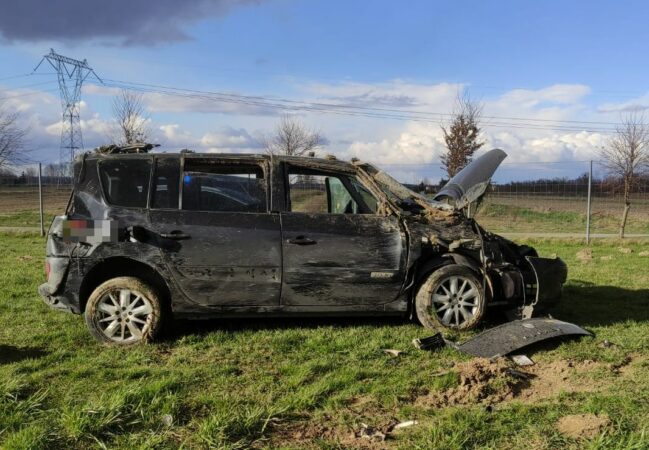 Dachowanie renault na S17 na wysokości Markuszowa