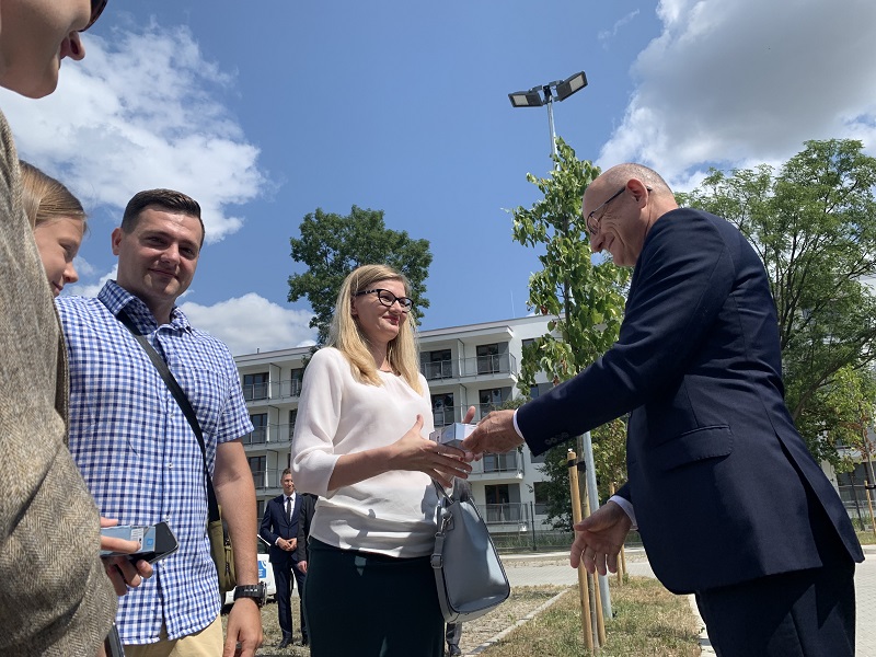 Prezydent Lublina wręczył klucze pierwszym mieszkańcom TBS przy ul. Składowej
