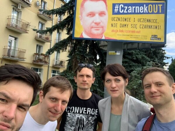 Akcja Demokracja odsłoniła w Lublinie pierwszy billboard z hasłem #CzarnekOut