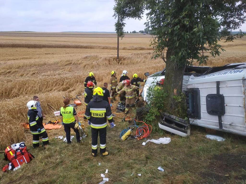 Bus pasażerski zderzył się z renault na DK12 w m. Lechówka