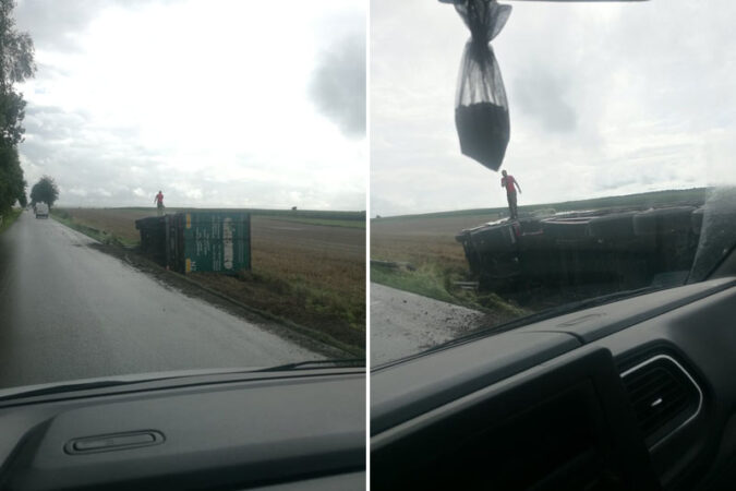 Ciężarówka przewróciła się na bok w miejscowości Łączki-Pawłówe