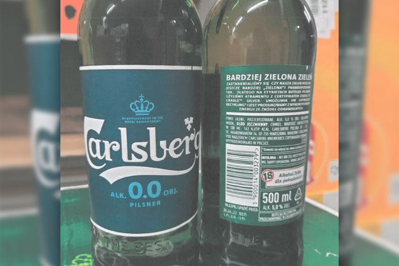 Błędna etykieta na piwie Carlsberg w Biedronce