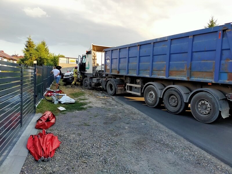 Zderzenie ciężarówki z samochodem dostawczym na ul. Jana Kasprowicza