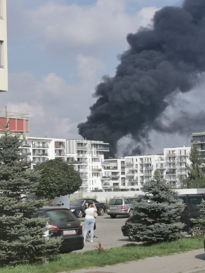 Ciemny dym nad Lublinem spowodowany pożarem na budowie przy ul. Poligonowej
