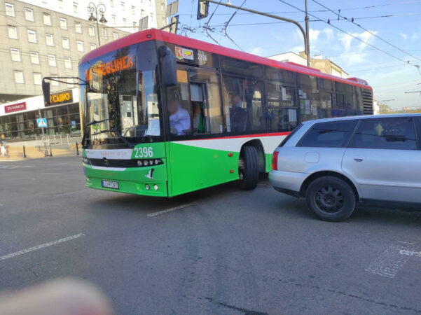 Kierowca autobusu linii nr 14 jechał pod prąd Al. Piłsudskiego