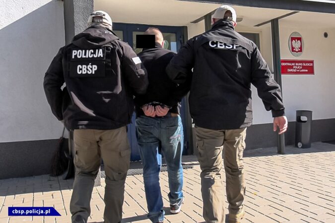 Policja rozbiła grupę przestępczą handlującą paszportami covidowymi