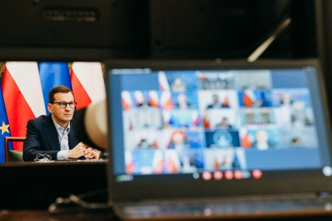 Premier Mateusz Morawiecki na posiedzeniu Rządowego Zespołu Zarządzenie Kryzysowego