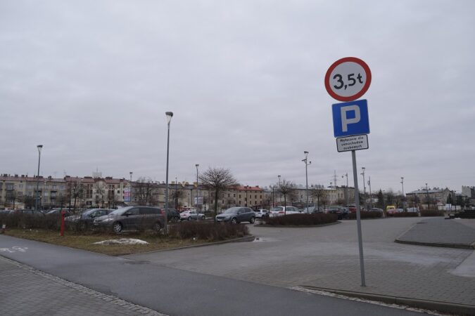 MOSiR zamierza wprowadzić płatny parking przed basenami przy Al. Zygmuntowskich