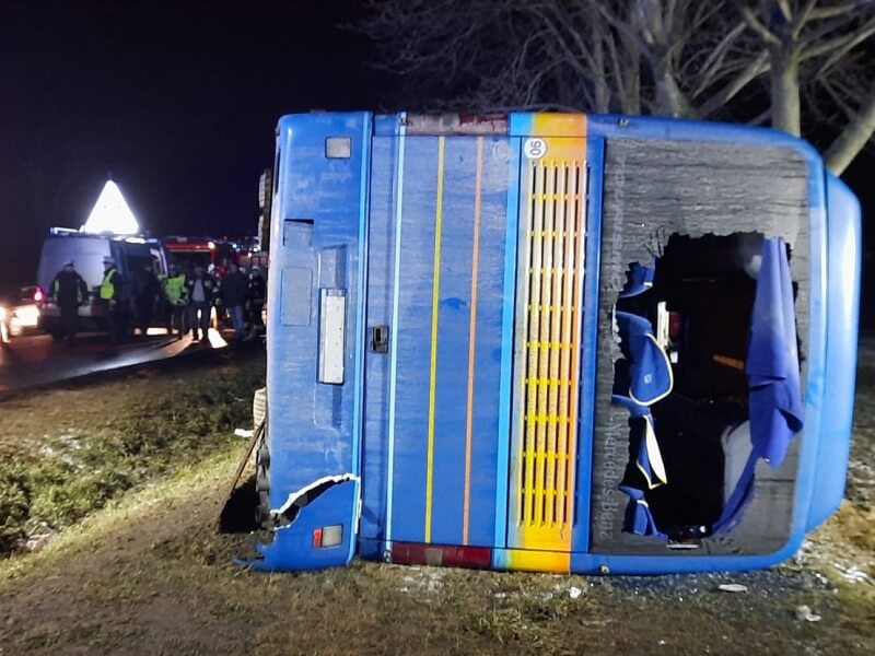 Wypadek ukraińskiego autokaru na drodze krajowej nr 17