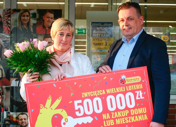 Pani Joanna z Tarnowskich Gór wygrała 500 tysięcy złotych w loterii Biedronka