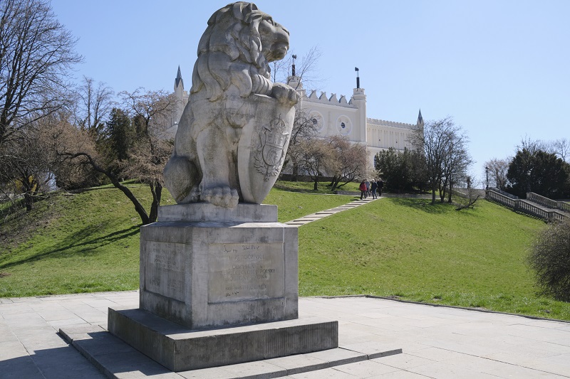 Wandale pomazali pomnik "Symbol Lwowa"