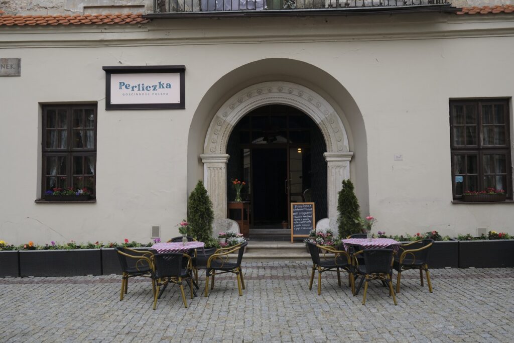 Ogródek gastronomiczny restauracji Perliczka na Starym Mieście